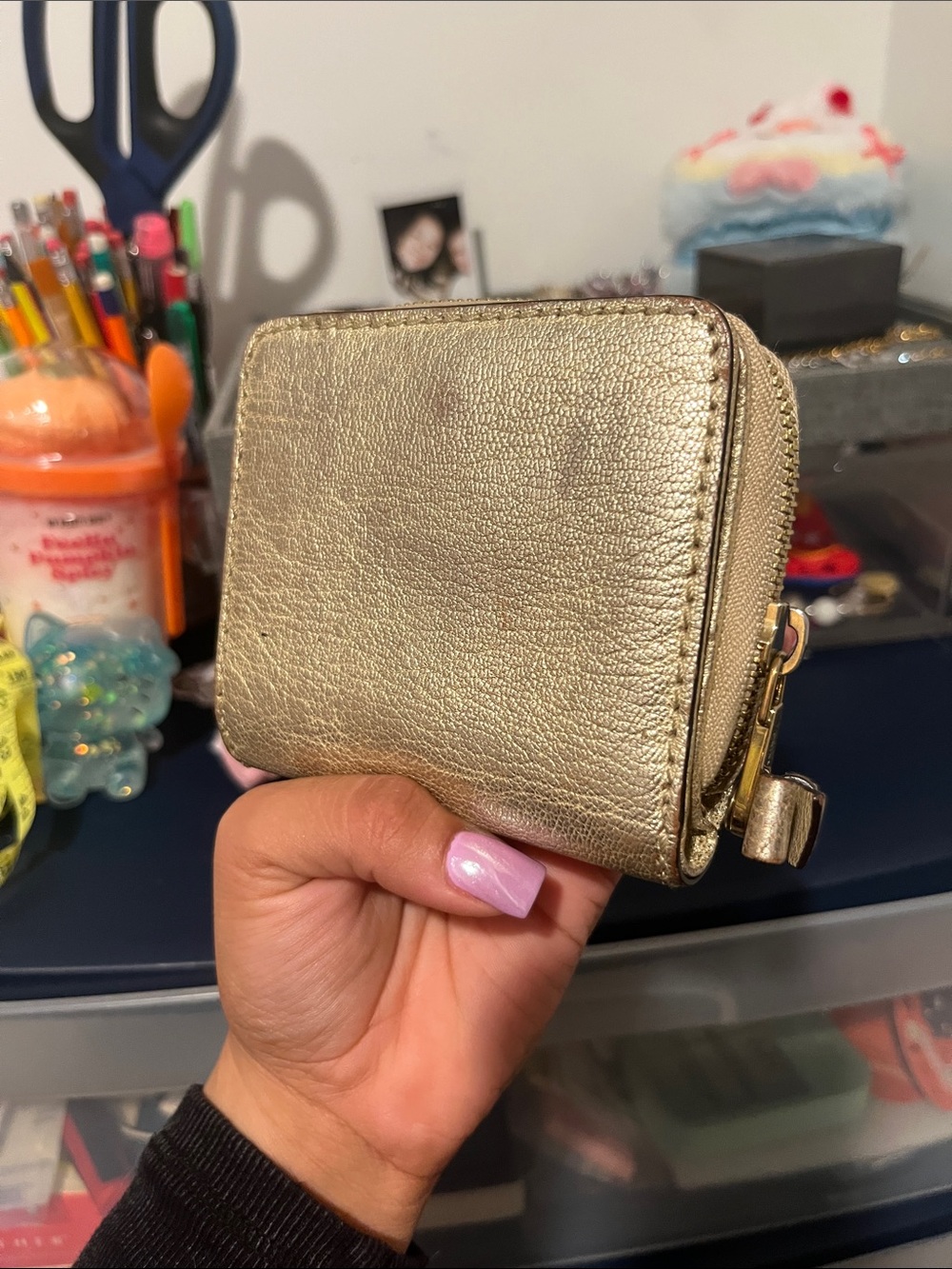 Cholé Small Metallic Gold Leather Zip Wallet - Picture 5 of 13